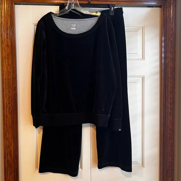 COPY - Nike the Athletic Department Retro 90s velour 2 piece set XL bottom/M top - Picture 3 of 16